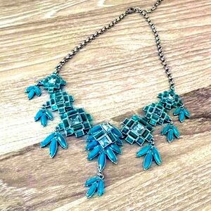 Beautiful Loft Bib Necklace!